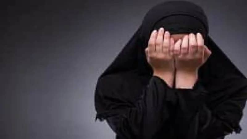 إحالة فتاة صوّرت مقاطع مخلة تضمنت ألفاظًا نابية إلى النيابة العامة