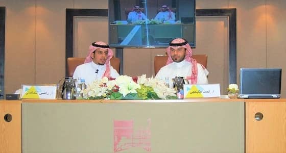 النماصي يعرض طقوس الأدباء في " داخل المكتبة خارج العالم "