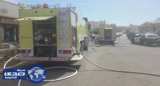 بالصور.. إخماد حريق في محل تموين غذائي بينبع
