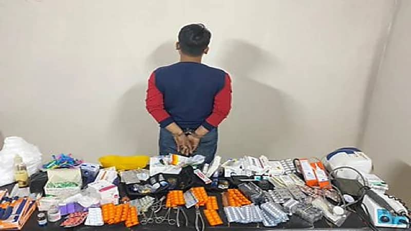 بالصور.. ضبط وافد ينتحل صفة طبيب بمنزل شعبي في جدة
