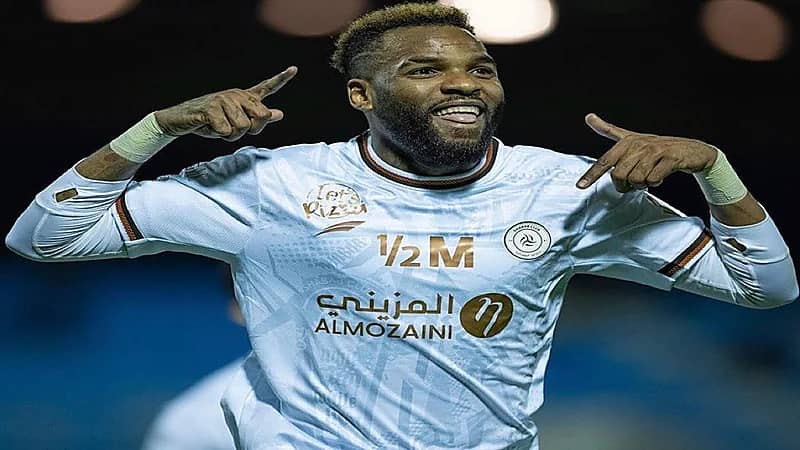 بوبيندزا يغادر الشباب إلى سينسيناتي الأمريكي