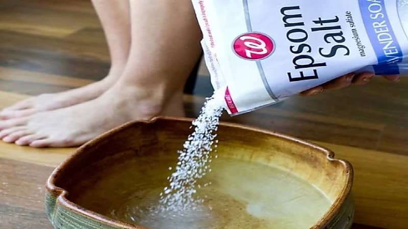 " الخضيري ": نقع الأرجل داخل الخل وبيكربونات الصوديوم لا يخرج سموم الجسم