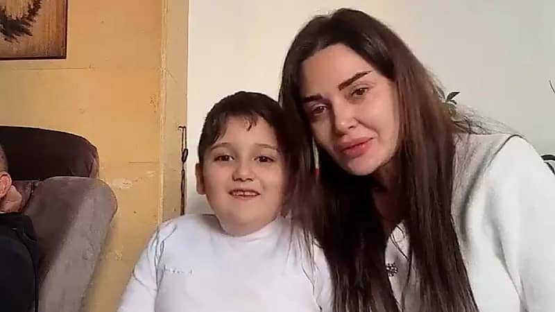 سيرين عبدالنور وطفلها لحظة إعلان جوزيف عون رئيسًا للبنان: الله يحميك .. فيديو