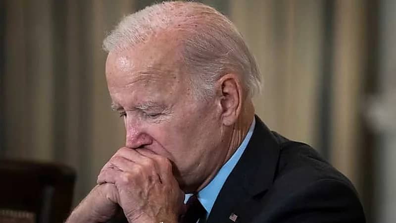 عضوة بالكونغرس: بايدن تم عزله فعلياً عن السلطة