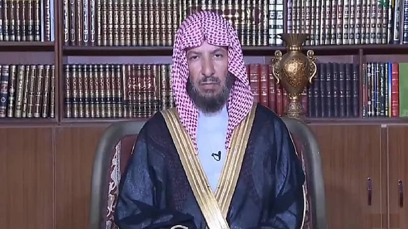 الشثري يوضح حكم خروج المرأة "المُعتدة" لتلقي اللقاح