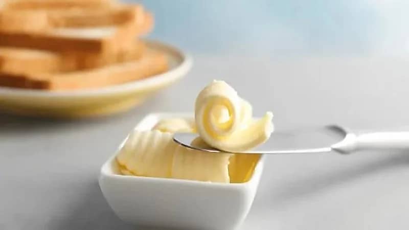 "الزبدة" ترطب البشرة وتقلل التجاعيد