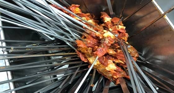 بالصور.. " غذاؤكم أمانة " تفتش على مطاعم العاصمة المقدسة