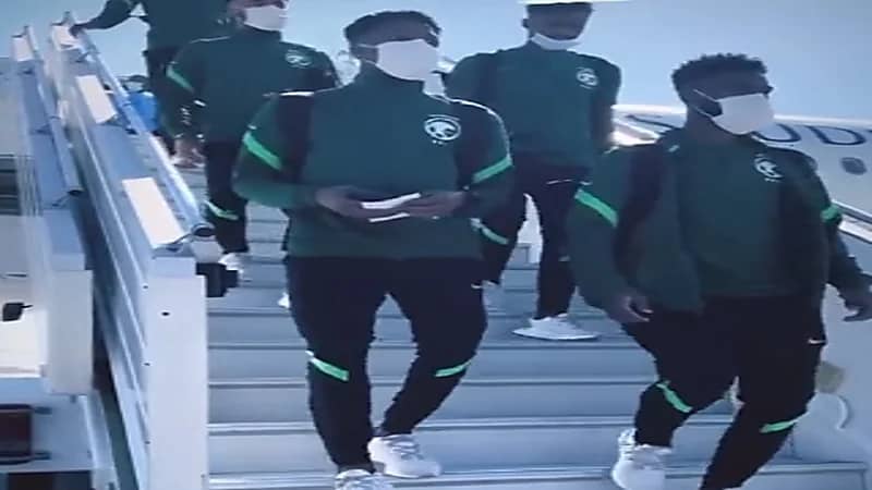 بالفيديو.. بعثة الأخضر تصل إلى الدوحة