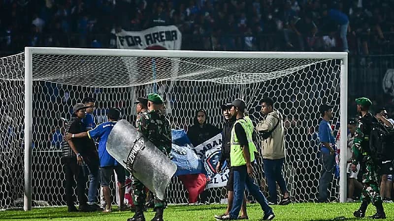 "فيفا" يتحرك في كارثة ملعب إندونيسيا