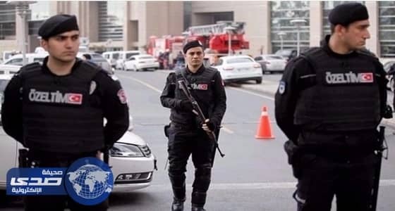 تركيا تعتقل 34 موظفاً بالتلفزيون الحكومي