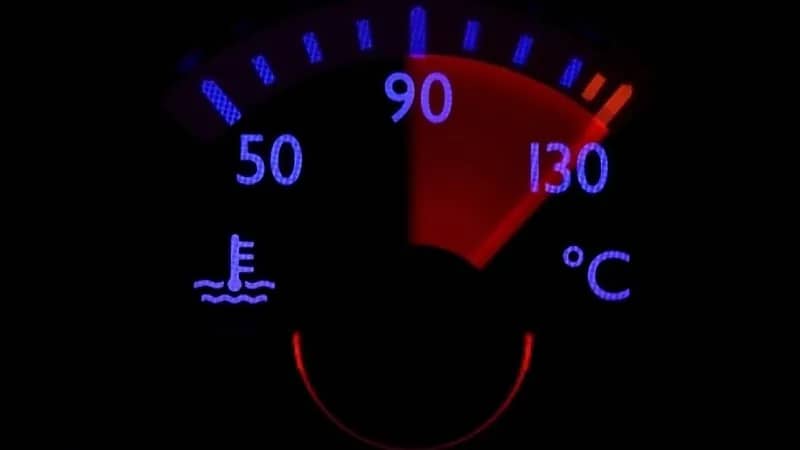 أسباب ارتفاع حرارة محرك السيارة في الزحام 