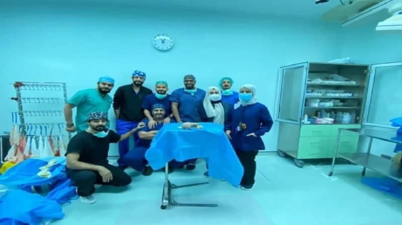 إنقاذ عامل حاول الانتحار بابتلاع جسم إسمنتي بجدة