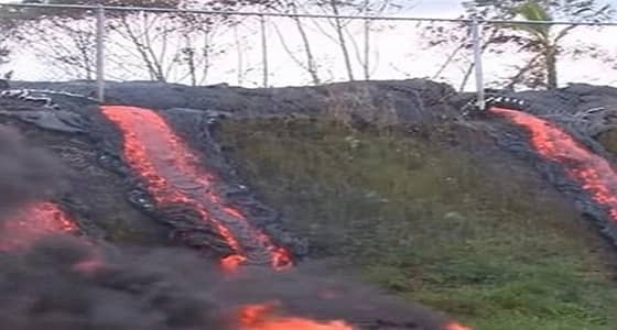 إصابة 22 شخصا إثر سقوط كتلة حمم بركانية على سفينة سياحية بهاواي