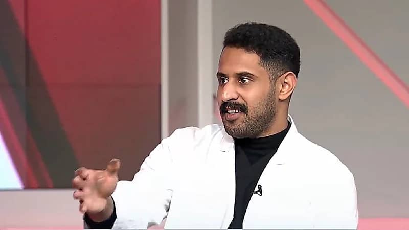 بالفيديو .. طبيب مقعد يروي موقف انفعال مراجع عليه ووصفه بالمعاق أمام المرضى