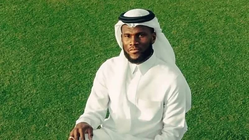 كيسيه يخطف الأنظار بالزي السعودي ..صور