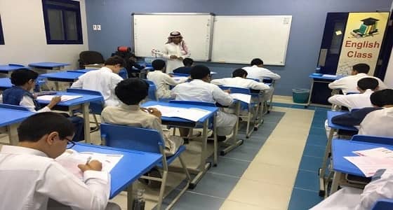 بالصور.. طلاب وطالبات يؤدون اختبار قياس القدرات بتعليم مكة