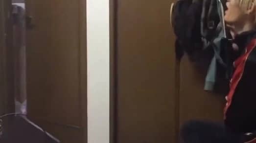 بالفيديو.. رد فعل صادم لشاب حطم والده جهاز بلاي ستيشن خاص به