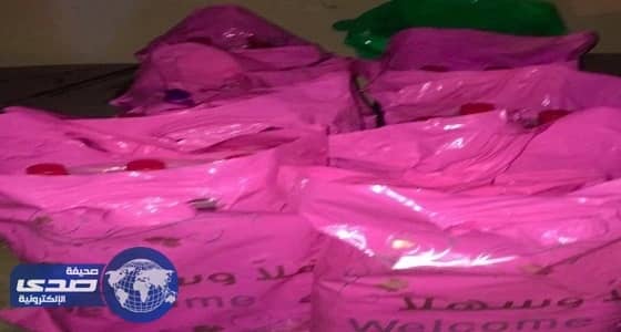 بالصور.. ضبط شابين بحوزتهما عرق مسكر بالقصيم