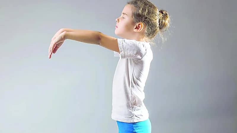 أسباب سير الأطفال أثناء النوم