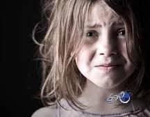 بالفيديو.. مذيع إماراتي يضرب عاملاً ويعتذر بعد افتضاح أمره