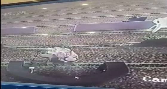 بالفيديو..كشف حقيقة سكب  مجهول نجاسة بموضع سجود إمام ومؤذن جامع بتبوك
