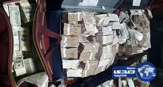 مرتشي مصري يثير سخرية النشطاء ويلقبونه ب" علي بابا"