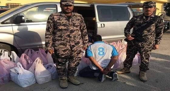 الإطاحة بوافد لحيازته 959 قارورة مسكر بالظهران