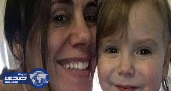 إعلامية شهيرة أرضعت طفلتها على الهواء بدون أن يلاحظ أحد