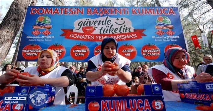 فتاة تركية تلتهم أكثر من 4 كيلو طماطم خلال 3 دقائق