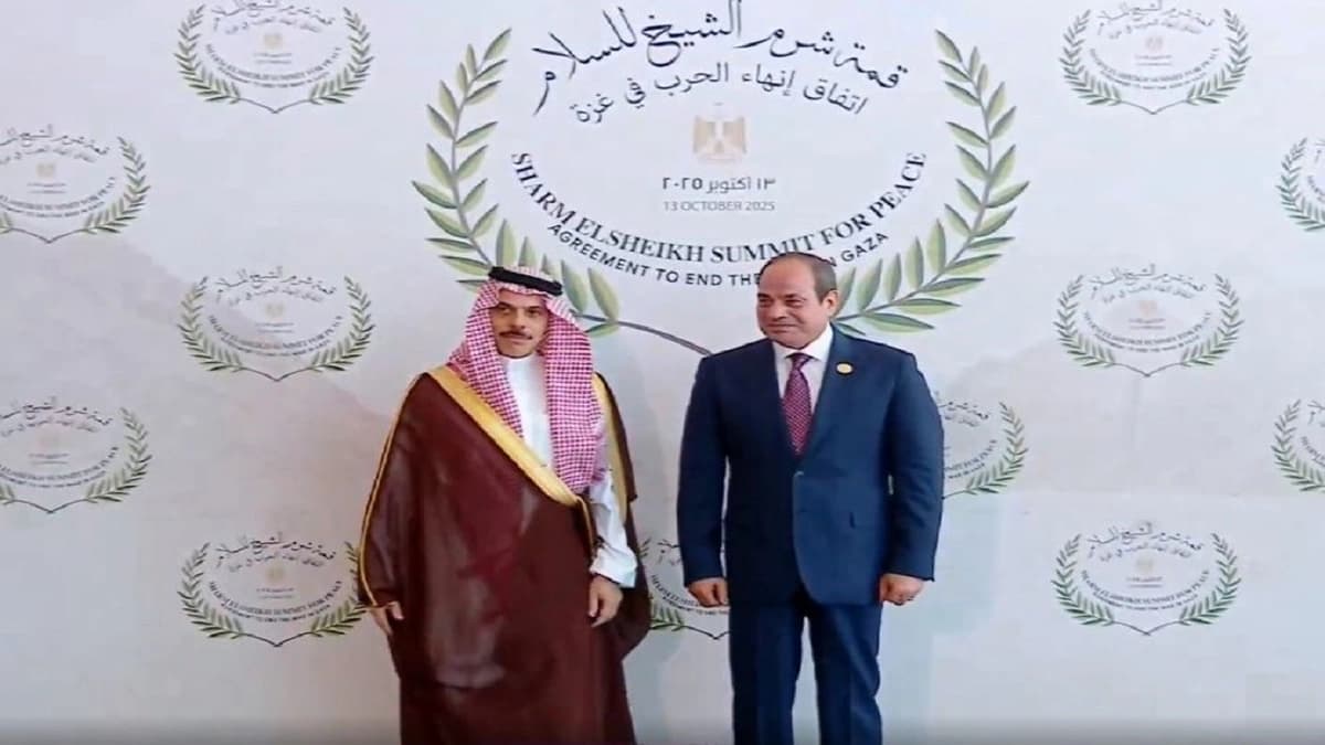 وزير الخارجية يصل مصر لترؤس وفد المملكة المشارك في قمة شرم الشيخ للسلام.. فيديو