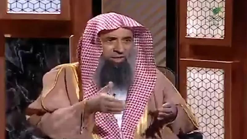 بالفيديو .. حكم إنشاد الضالة في المسجد