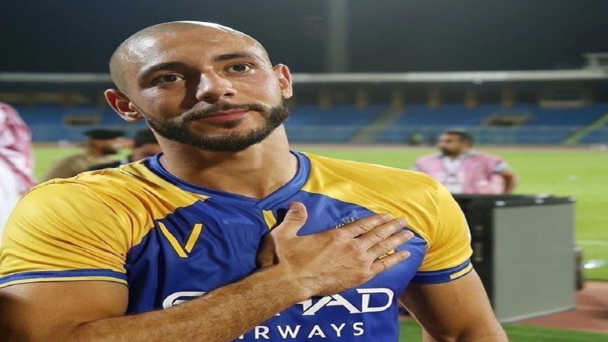 شاهد.. متهور يسير بسرعة عالية ويراوغ بين المركبات في الرياض 