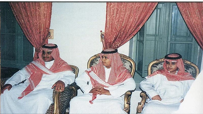 صورة نادرة لولي العهد في قصر المربع قبل 20 عام