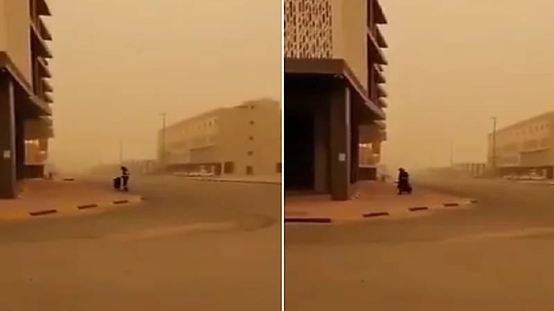 بالفيديو.. عامل نظافة يقوم بعمله في عنيزة رغم سوء الأحوال الجوية