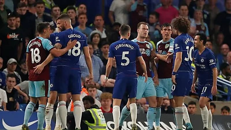 التعادل الإيجابي يخيم على مواجهة تشيلسي وبيرنلي 