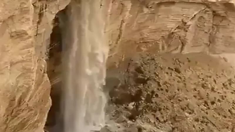 شاهد.. شلالات الحريق بجنوب الرياض 