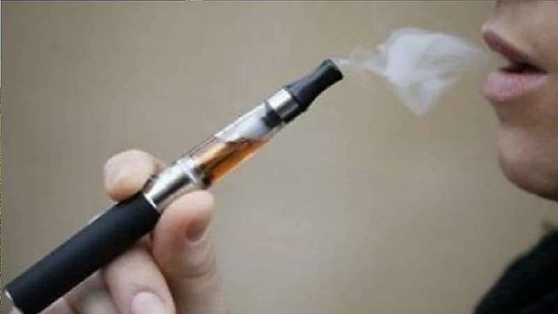 دولة تسمح لأول مرة بوصف "السجائر الإلكترونية" كآلية طبية