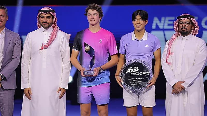 معالي نائب وزير الرياضة يتوّج البرازيلي "فونسيكا" بلقب بطولة الجيل القادم للتنس 2024 .. صور