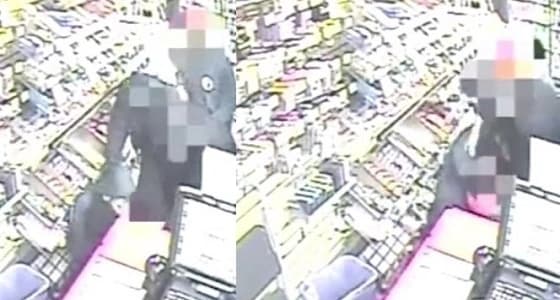 بالفيديو.. الدموع تنهمر من مبتعث سعودي بجامعة أمريكية لحظة تخرجه