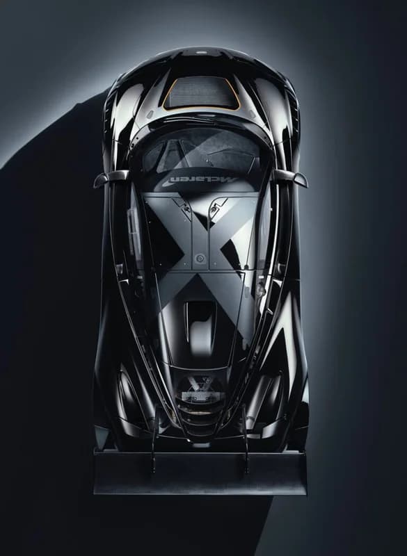 ضبط 400 بدلة عسكرية و8000 قطعة من الأنواط والرتب والشعارات المخالفة