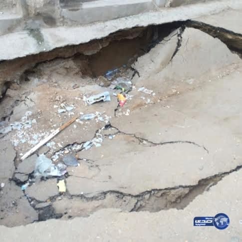 بالصور.. هبوط أرضي بـ" مدائن الفهد" جنوبي جدة