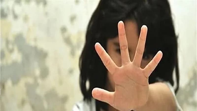 عامل يهتك عرض تلميذة داخل مدرسة