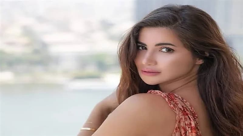 شاهد.. إطلالة جذابة للفنانة هدى الإتربي تخطف أنظار جمهورها