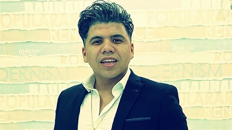 عمر كمال يغير كلمات "بنت الجيران في الأردن بـ "أشرب رشوف وجميد"