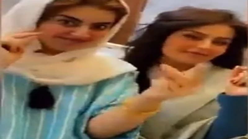 شاهد.. رقص وغناء أميرة الناصر وبدور البراهيم على أغنية "أنا الأولى والأخيرة"