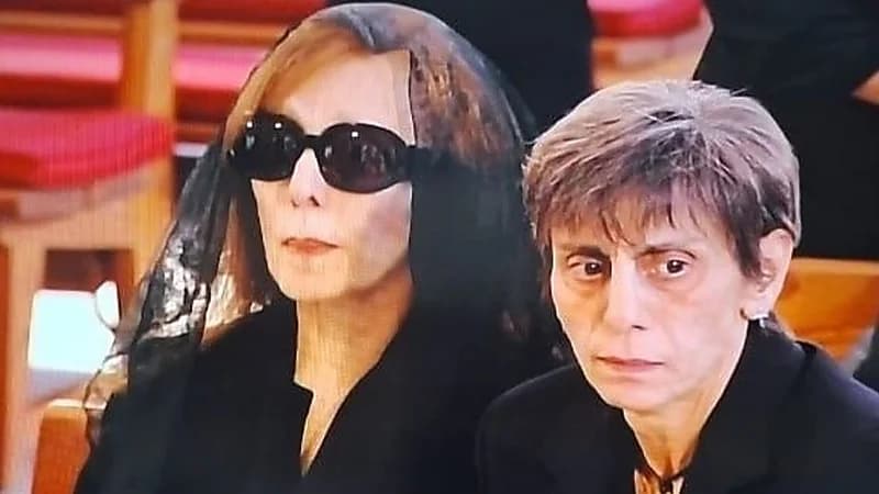 أول ظهور لـ فيروز خلال جنازة ابنها زياد الرحباني.. فيديو وصور