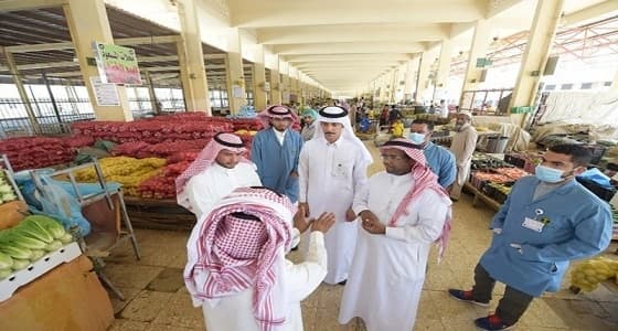 بالصور.. " الغذاء والدواء " تسحب خضراوات وفواكه من أسواق الرياض