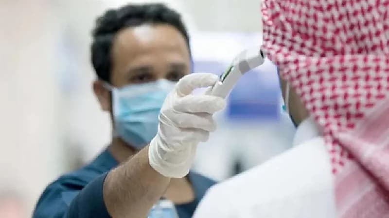 استشاري يفسر سبب رفع الاحترازات الخاصة بكورونا رغم ارتفاع الحالات