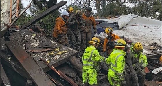 8 أشخاص مفقودون في انزلاقات للتربة بكاليفورنيا