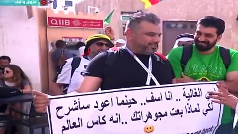شاهد.. مشجع يبيع مجوهرات والدته ليحضر كأس العالم